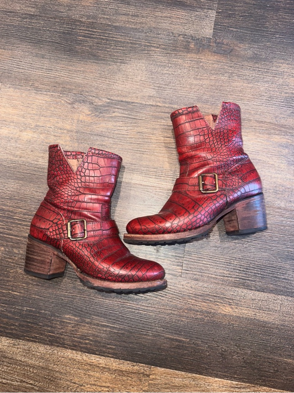 Carlito Red Croco Freebird Boots
*No dust bags or box included*
